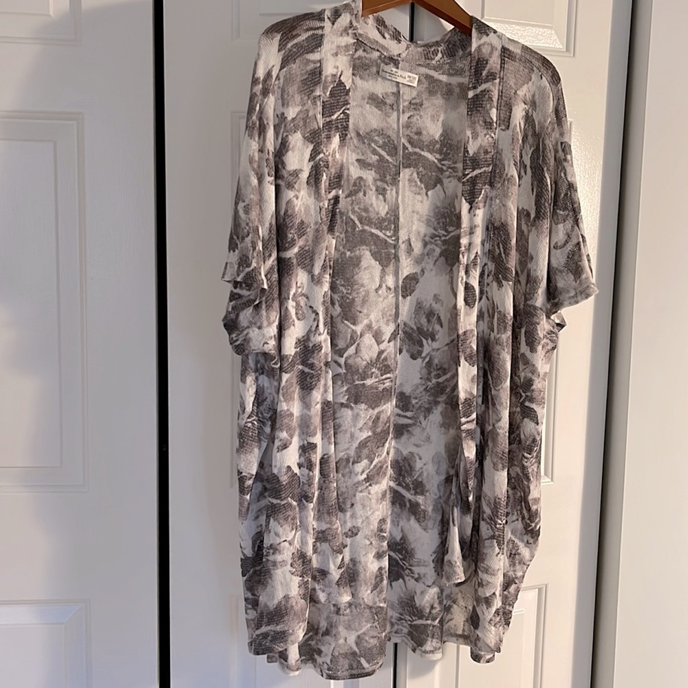 Abercrombie flower kimono!
